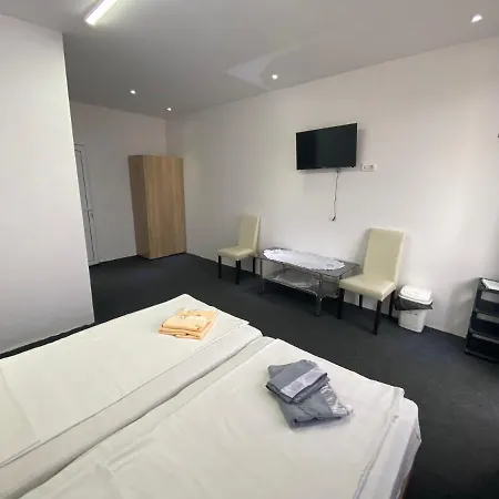 Hotel Asq *